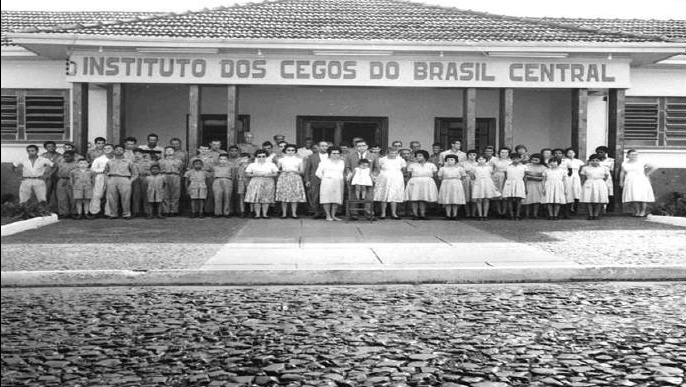 Fachada do ICBC - Direção, Professores e Alunos, 1947. Fonte: ICBC.