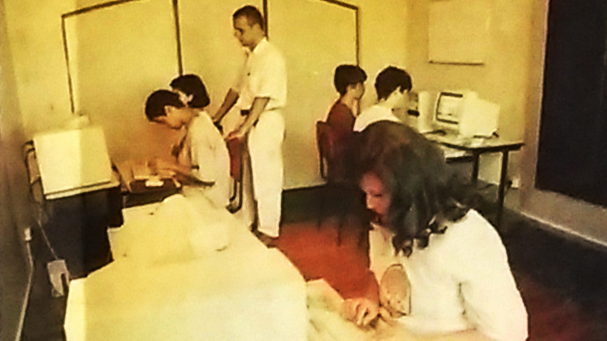 Alunos na Aula de Informática, 1998. Fonte: Estado de Minas, 1998.