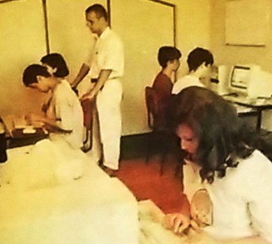 Alunos na Aula de Informática, 1998. Fonte: Estado de Minas, 1998.