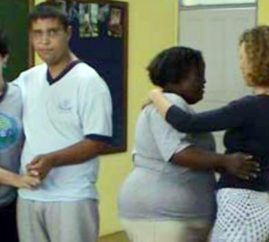Alunos em Atividade de Dança, 2006. Fonte: CEI, 2006.