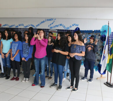 Comemoração na escola Bilíngue para Surdos do Litoral Norte, 2019. Fonte: Flickr Prefeitura de Caraguatatuba, 2019.