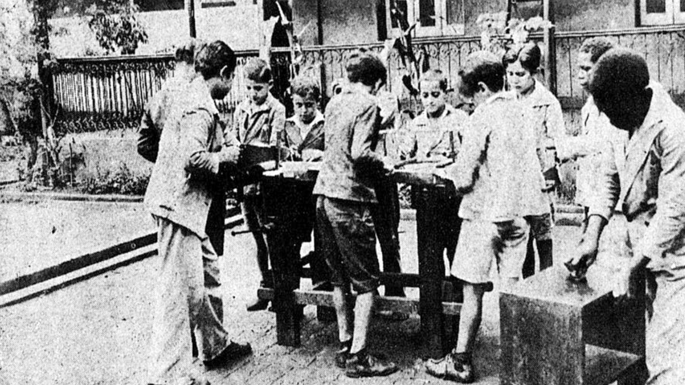 Aula de Trabalho Manual, Grupo Escolar Brasil de Uberaba, 1936. Fonte: Revista do Ensino, N 124, 1936.
