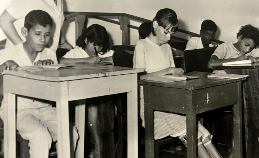 Alunos em Sala de Aula Realizando Atividades, Década de 1960. Fonte: Memorial Helena Antipoff.