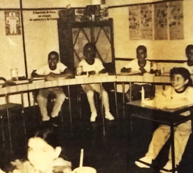 Instituto Santa Inês, Assistência a Crianças Surdo-Mudo, 1996. Fonte: Estado de Minas, 1996.
