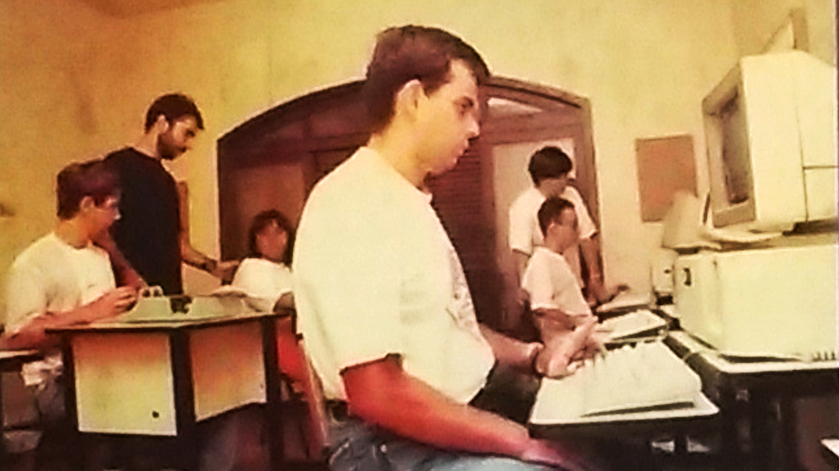 Alunos na Aula de Informática, 1998. Fonte: Estado de Minas, 1998.