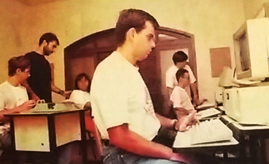 Alunos na Aula de Informática, 1998. Fonte: Estado de Minas, 1998.